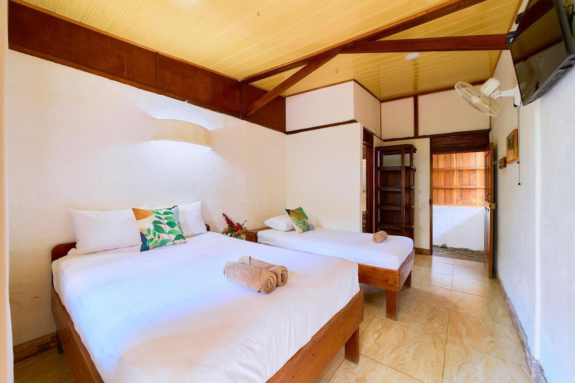 Cabinas Montesol Puerto Viejo de Talamanca Eksteriør bilde